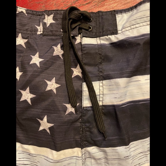 Men’s US Apparel Patriotic Swim Trunks - Picture 3 of 6